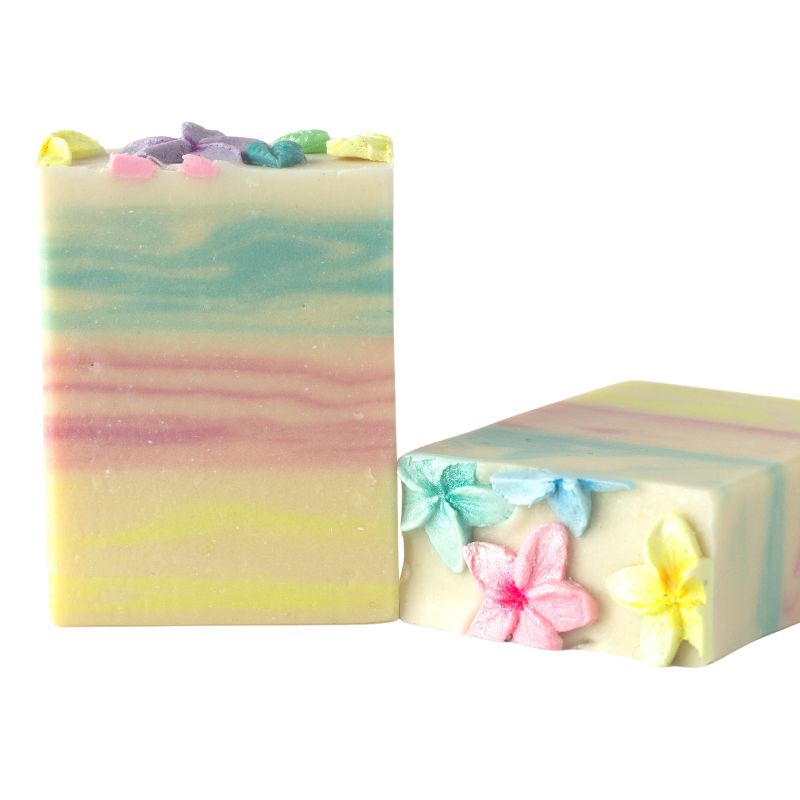 Île de Soleil artisan soap with pastel rainbow layers and delicate floral details, 130g by Mi&U.