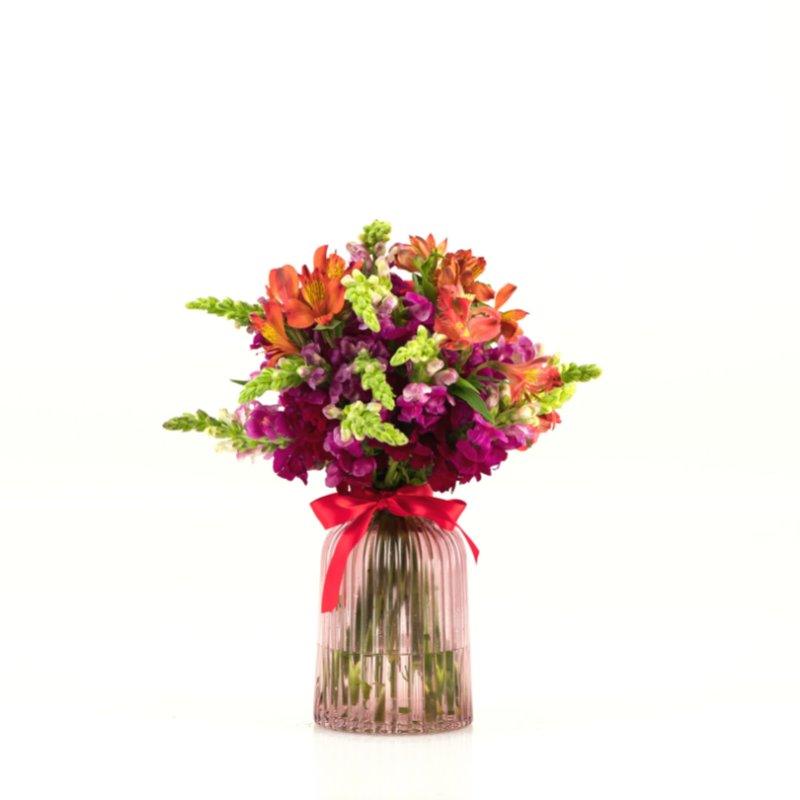 Flower arrangement with snapdragons and alstroemeria - Fabulous Flowers