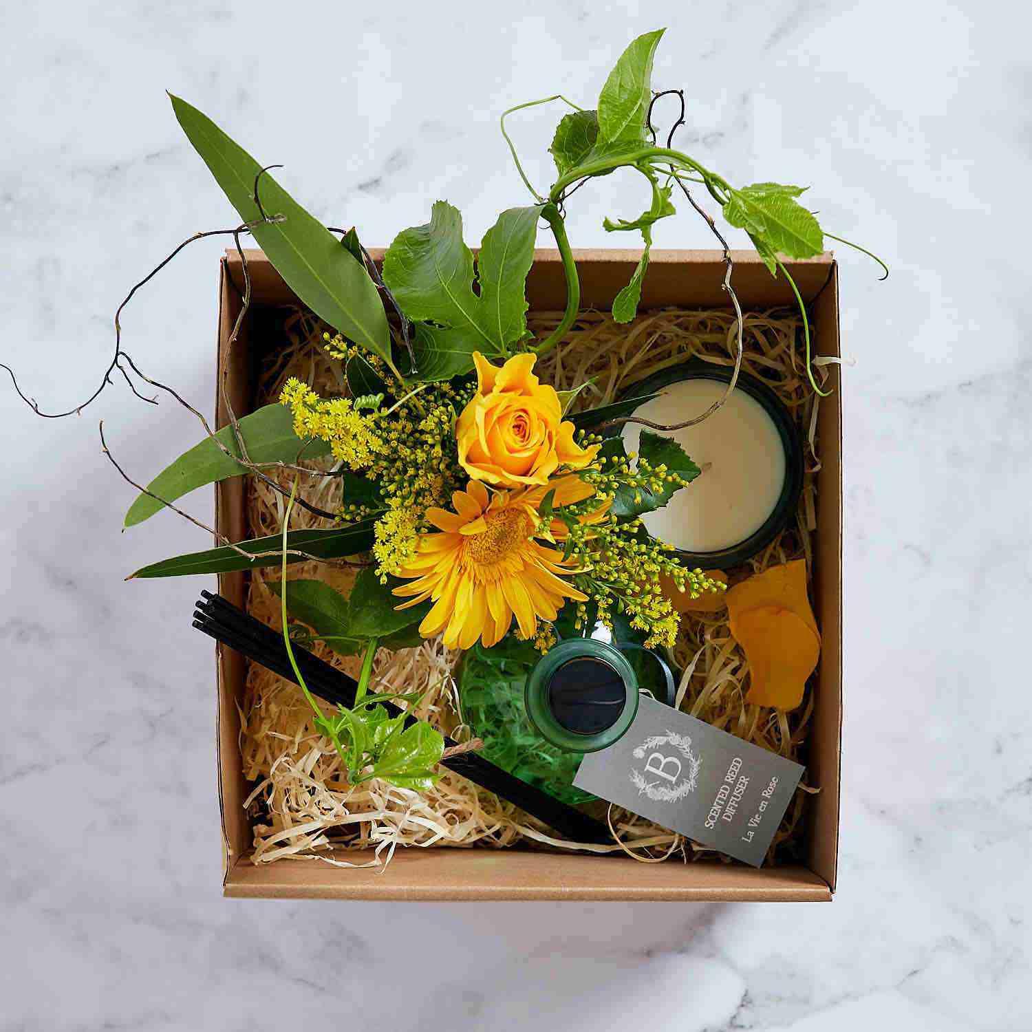 La Vie En Rose Gift Box | Fabulous Flowers