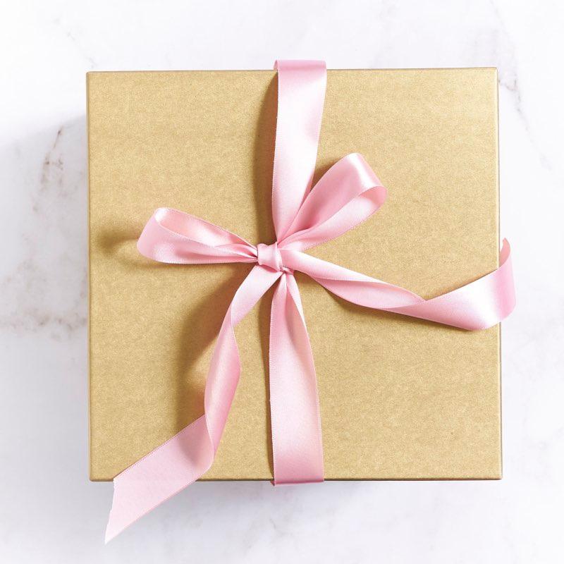 Gold box with pink ribbon filled with 24 pink roses for romantic gestures | Fabulous Flowers