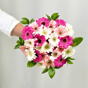 Cotton Candy Gerbera Bouquet with 30 mini daisies - Fabulous Flowers