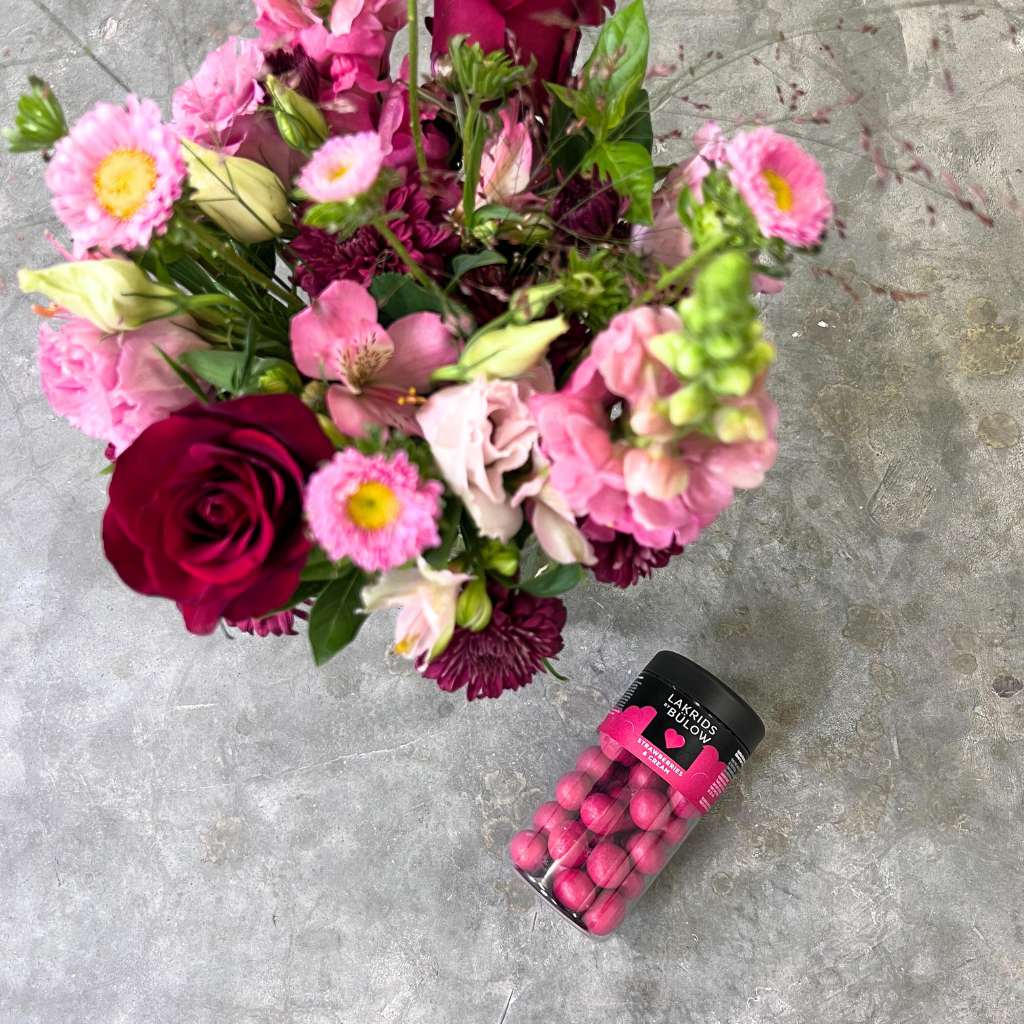 Luxury flowers with Lakrids by Bulow - Fabulous Flowers and Gifts