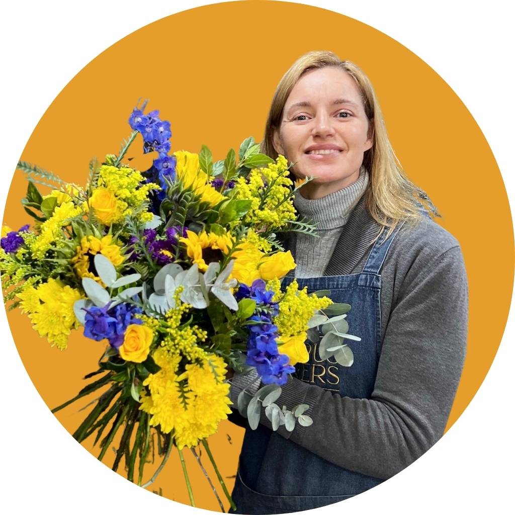Jayne Taugwalder has been in the florist industry for over 10 years and now work s with Fabulous Flowers.