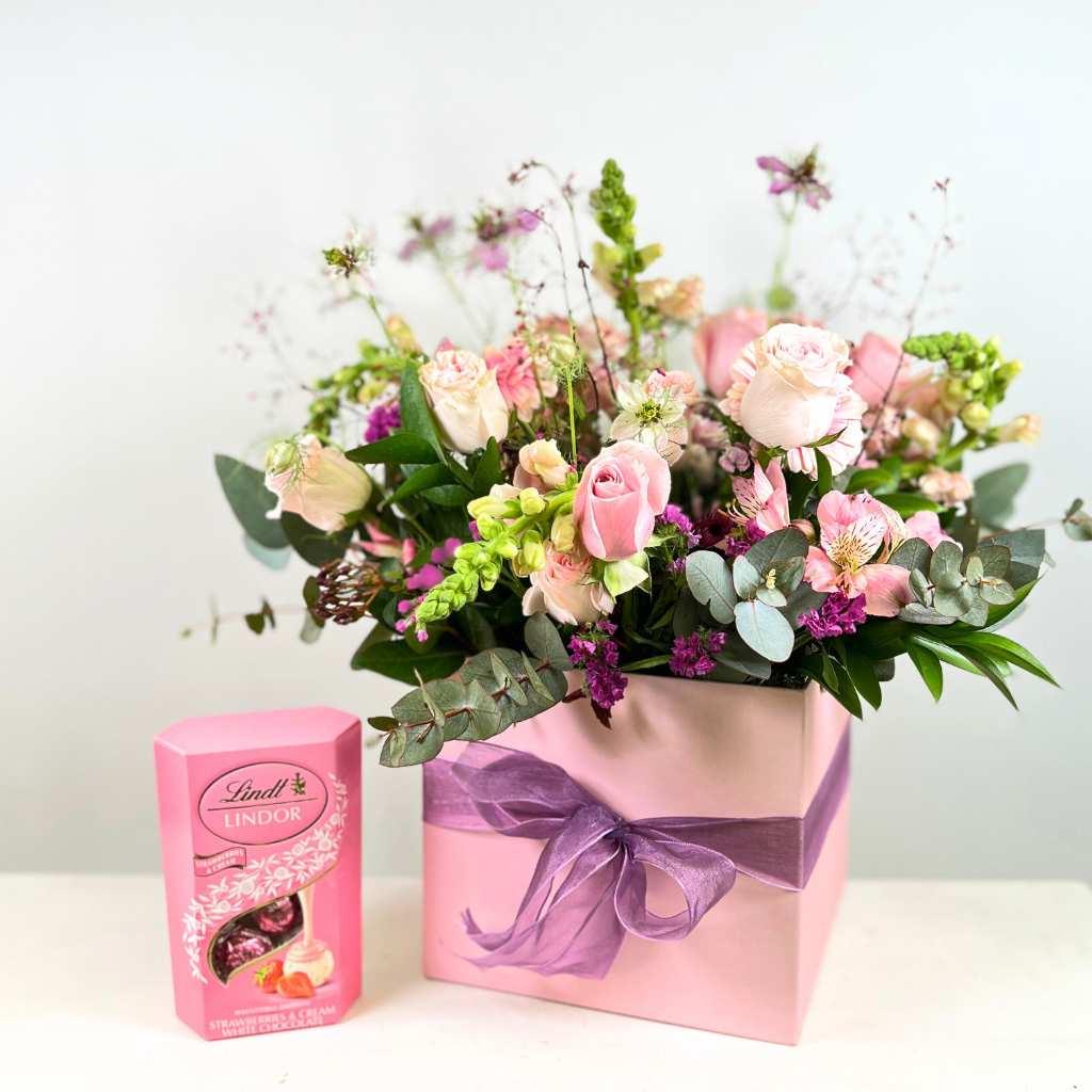 Bespoke Flower Gift Box with Lindt Chocolate and Ribbon - Fabulous Flowers and Gifts