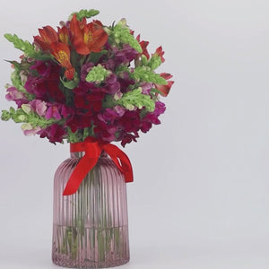 Video of lower arrangement with snapdragons and alstroemeria - Fabulous Flowers