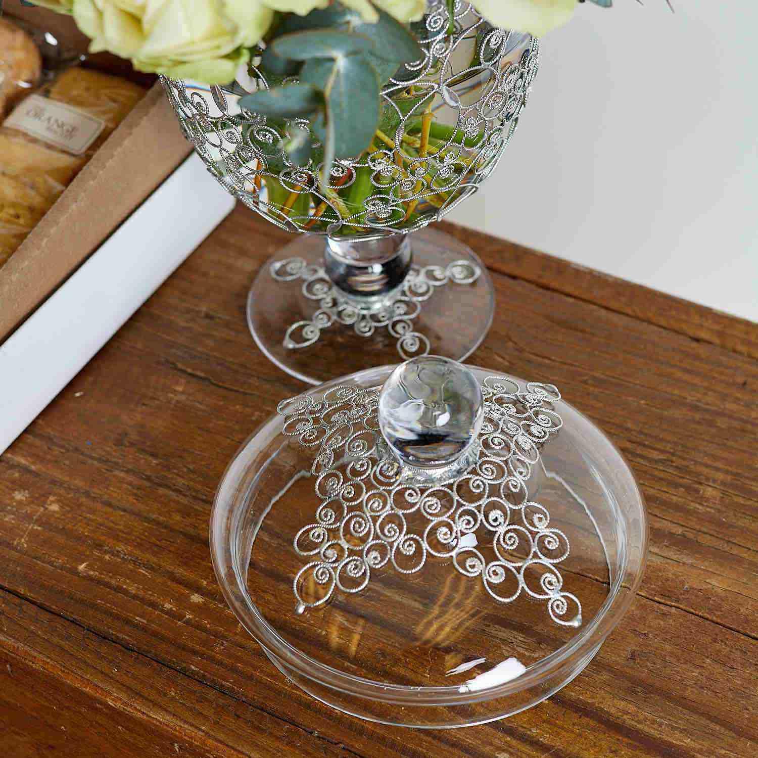 Cookies and Cream Glass Vase Flower Arrangement | Fabulous Flowers