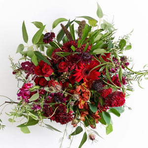Romantic vase arrangement with red roses, gerberas and alstroemeria  | Fabulous Flowers