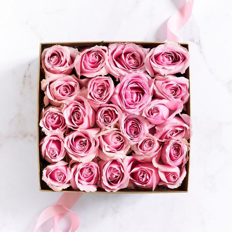 Gift box with 24 pink roses | Fabulous Flowers romantic gifts